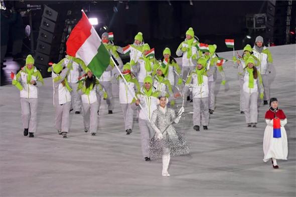 A magyar csapat bevonulása a téli olimpia megnyitóján  Fotó: Czeglédi Zsolt (MTI)