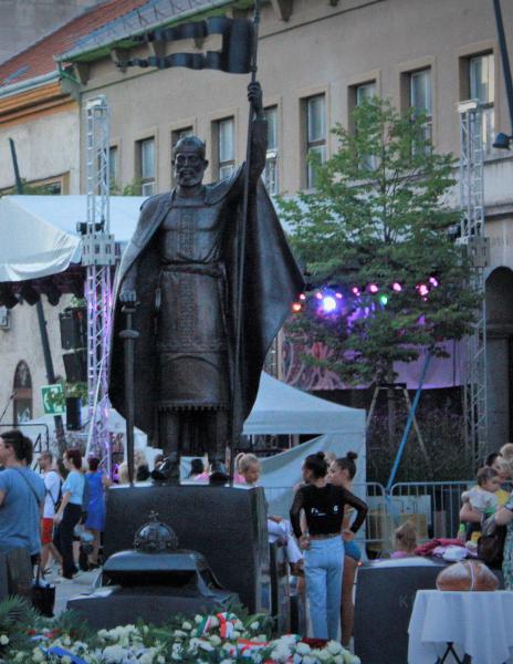 Szent István szobor Debrecen, Dósa nádor tér