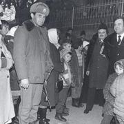 Tőkés László a parókia előtt