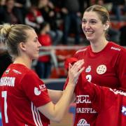 Elinore Johansson és Planéta Szimonetta öröme  Fotó: DVSC Kézilabda