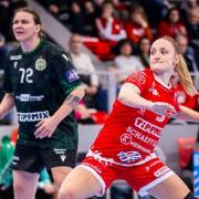 Alicia Toublanc büntetőzik  Fotó: DVSC Kézilabda