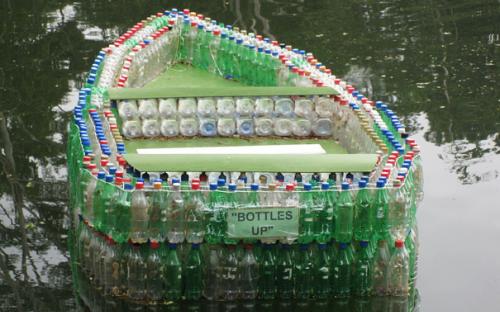 Csónak műanyag flakonokból - hihetetlen