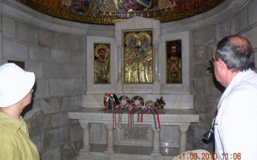 Mária templomában magyar koszorúk