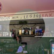 A vetélkedő helyszíne: Spontán bár A vetélkedő helyszíne: Spontán bár