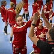 Győzelmi pacsik Fotó: DVSC Kézilabda Győzelmi pacsik Fotó: DVSC Kézilabda