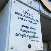 Az emléktábla Az emléktábla