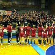 Csaknem százan a debreceni szurkolók  Fotó: dvsckezilabda.hu