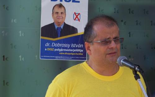 Dr. Dobrossy István ismerteti a programjának néhány fontos elemét